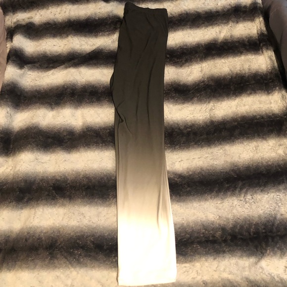 Venus Women’s Dark Gray to Cream Ombre Leggings XL - Picture 4 of 8